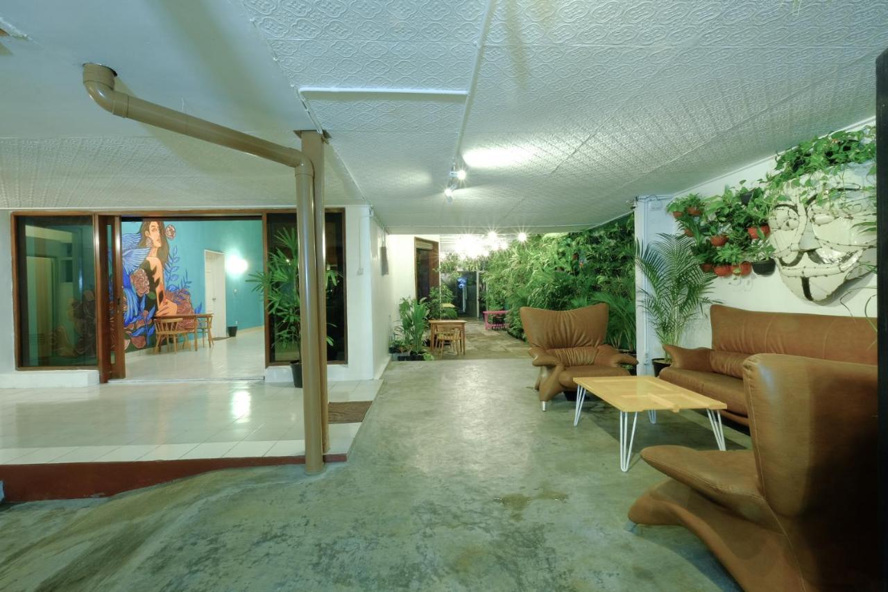 Albergue Snooze Malang Exterior foto